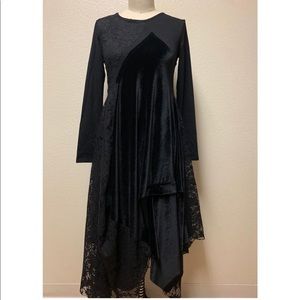 Featherflys Velvet Dream in Black